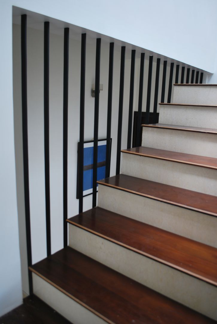 Divine Homes, Geometrixs Architects & Engineers Geometrixs Architects & Engineers Stairs