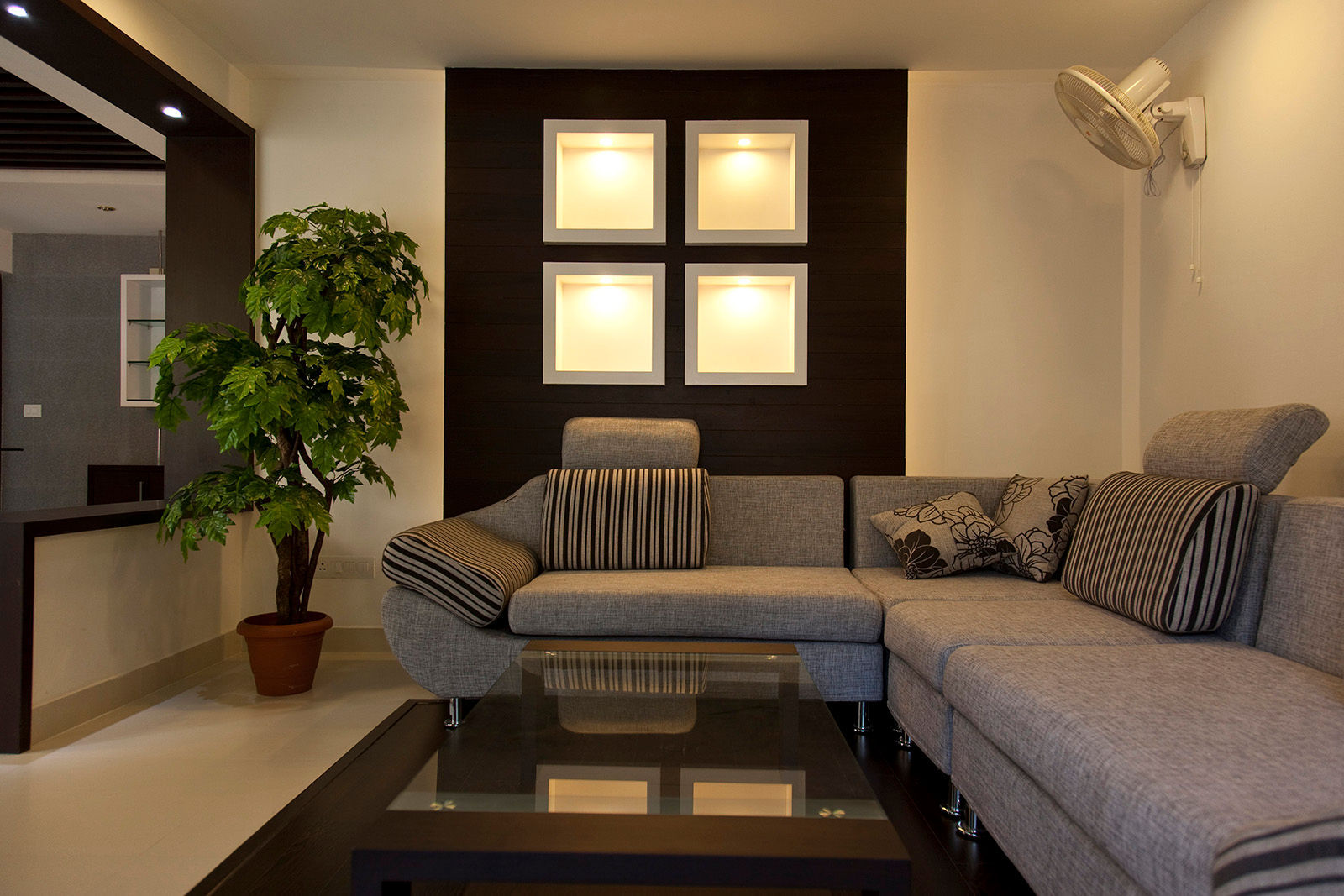 Dr Saji house, S Squared Architects Pvt Ltd. S Squared Architects Pvt Ltd. Modern living room