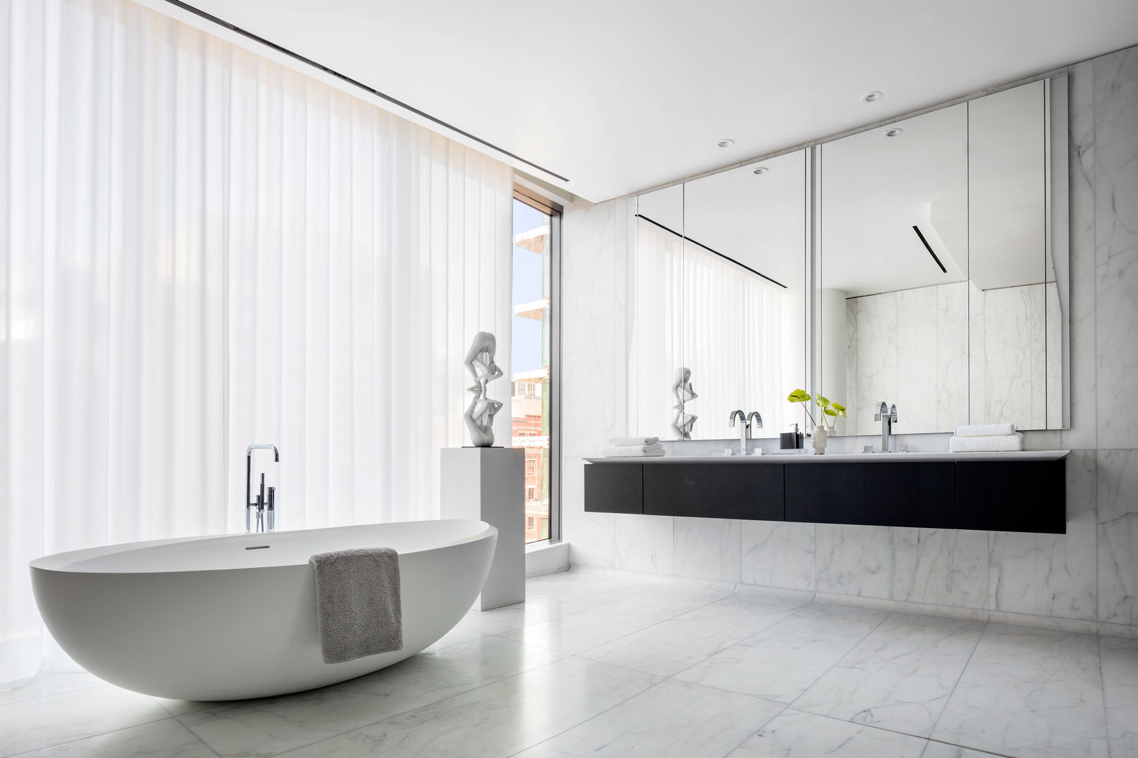 520 West 28th, Zaha Hadid Architects Zaha Hadid Architects Minimalist style bathroom Concrete
