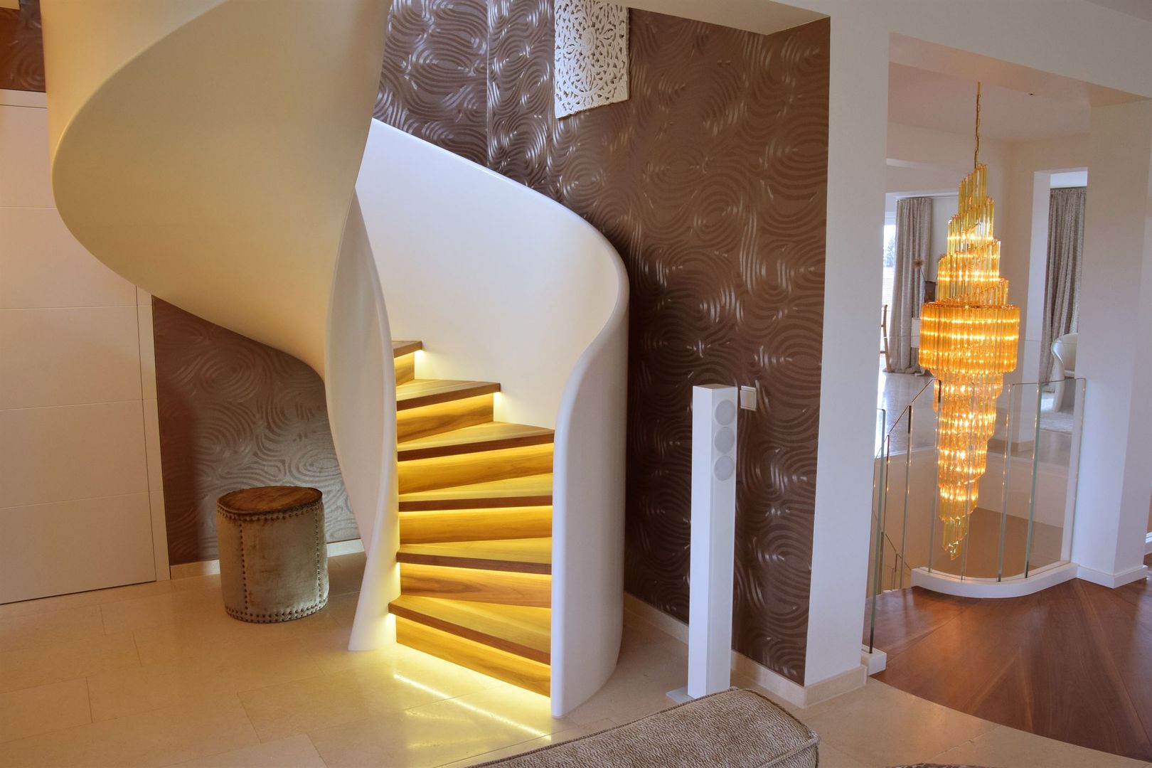 Tornado, Siller Treppen/Stairs/Scale Siller Treppen/Stairs/Scale درج خشب Wood effect