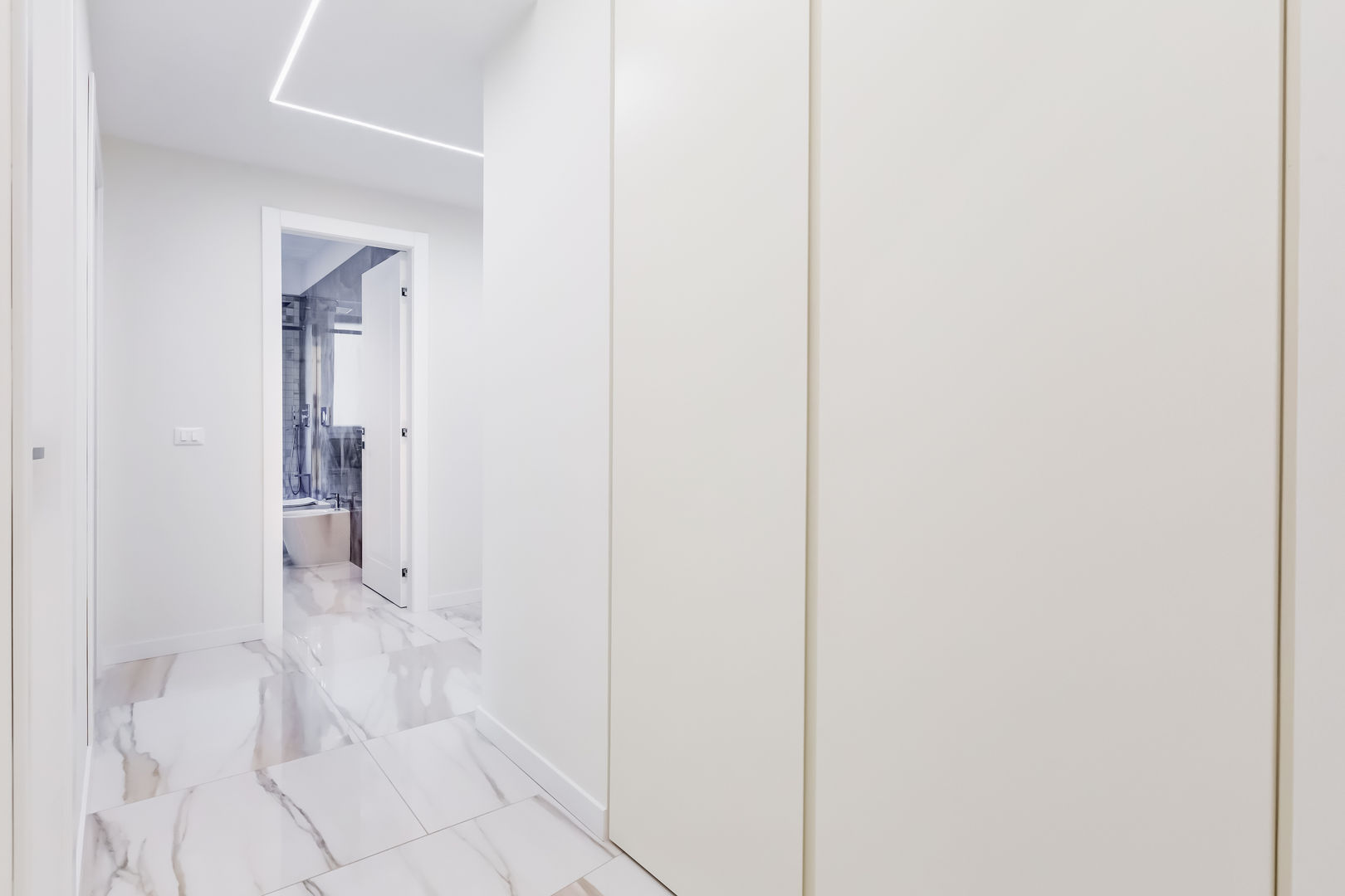 Savio Residence, EF_Archidesign EF_Archidesign Modern corridor, hallway & stairs