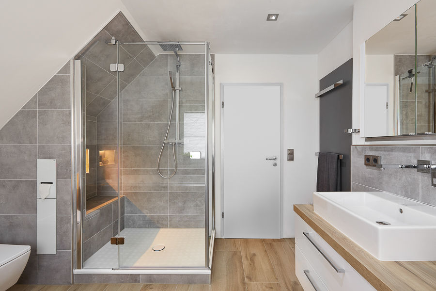 Es werde Licht BANOVO GmbH Moderne Badezimmer begehbare Dusche,Sitzgelegenheit,modern,Badezimmer