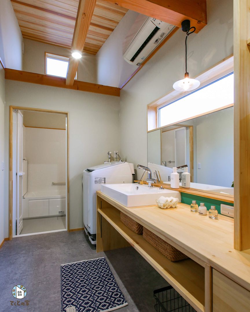 嫌いな家事の"洗濯"をデザイン, てくとの家 てくとの家 Eclectic style bathroom Wood Wood effect