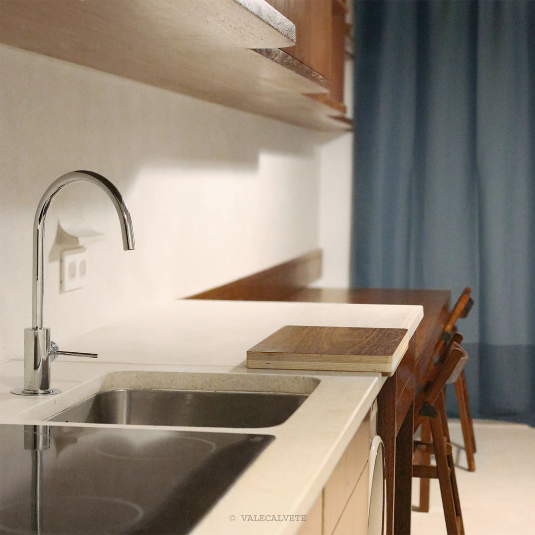 Renovação Apartamento Bombarda, VALECALVETE VALECALVETE Modern Yemek Odası Ahşap Ahşap rengi