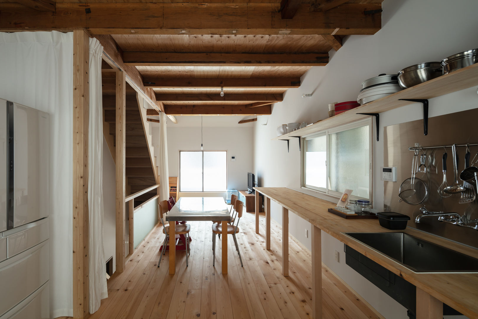 Re：NY, coil松村一輝建設計事務所 coil松村一輝建設計事務所 Minimalist dining room