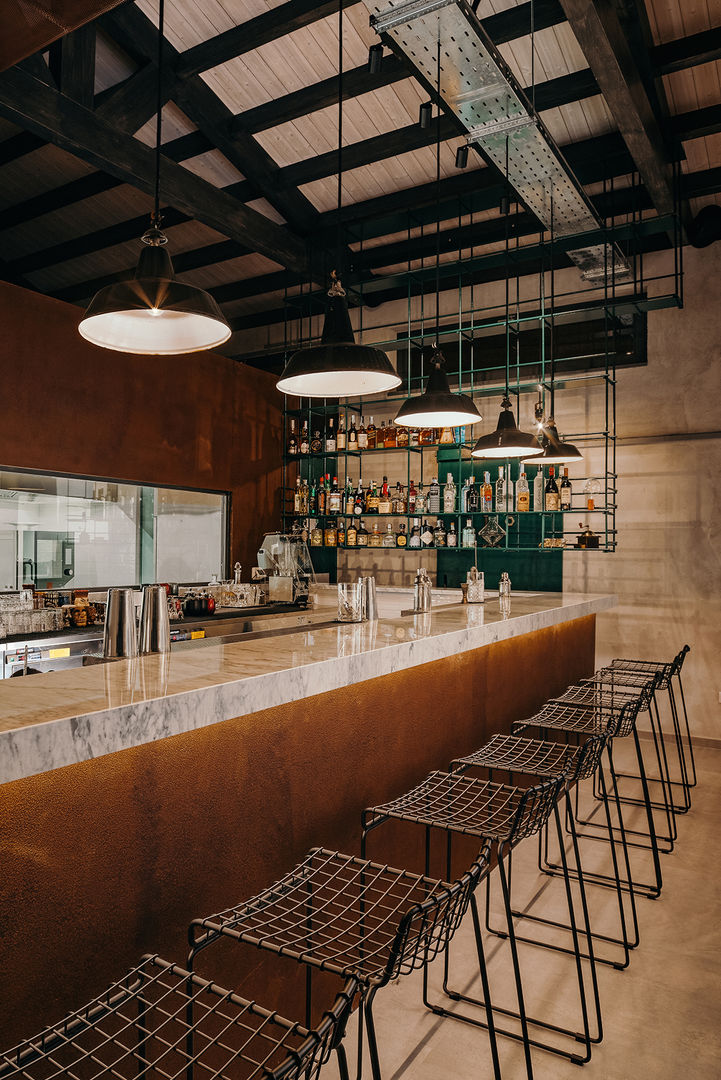 Officina Meccanica Generale - wine & tapas Bar, manuarino architettura design comunicazione manuarino architettura design comunicazione Комерційні приміщення Залізо / сталь Бари та клуби