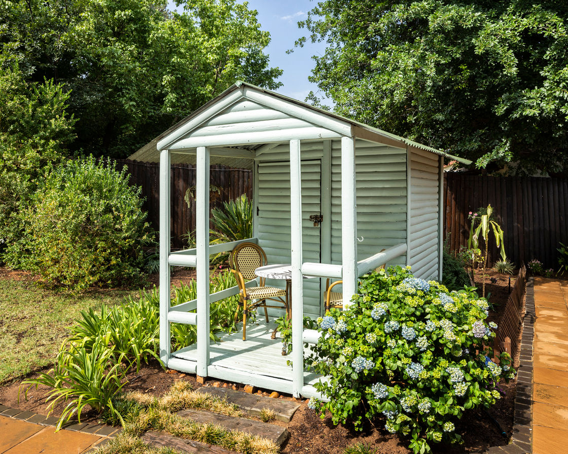 Shed Outdoor Living Deborah Garth Interior Design International (Pty)Ltd Modern Garden