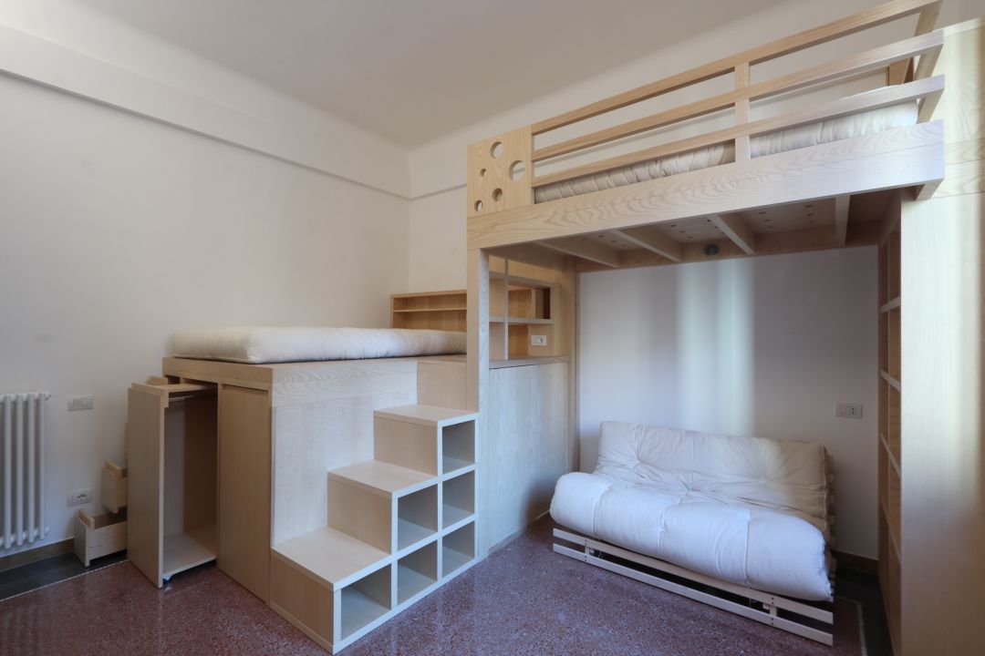 Una stanza da letto, Daniele Arcomano Daniele Arcomano Cuartos de estilo moderno Madera Acabado en madera