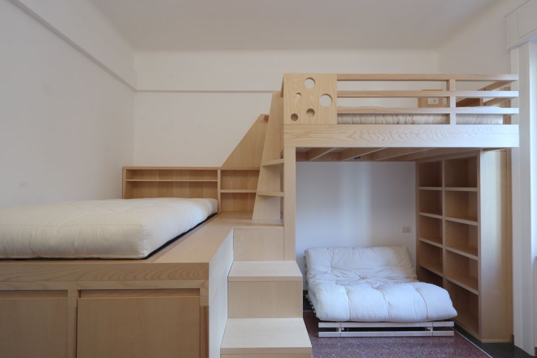 Una stanza da letto, Daniele Arcomano Daniele Arcomano Dormitorios de estilo moderno Madera Acabado en madera