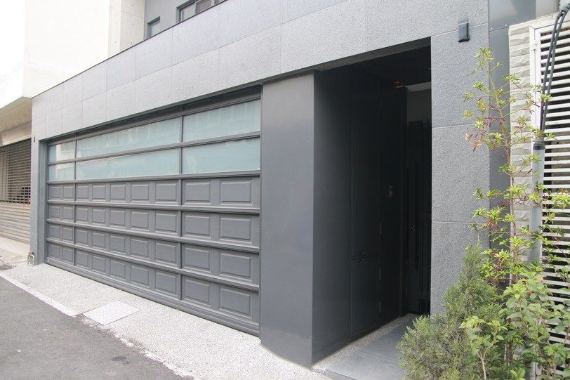 一樓車庫外觀 勻境設計 Unispace Designs Garage Doors