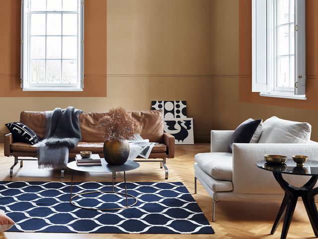 A Living Room to Think in. Dulux UK غرفة المعيشة spiced honey,dulux,leather case,paint,wall colours,warm colours,living room,lounge