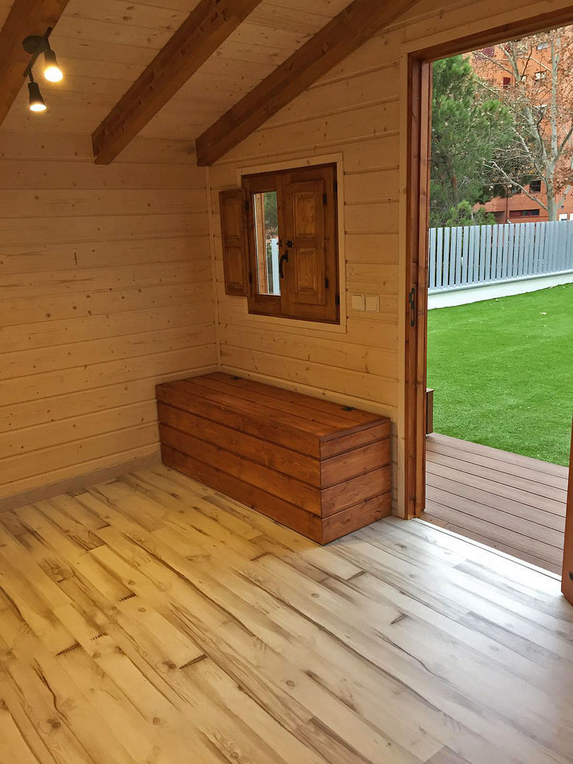 Interior de la casita de madera para niños Construcción de casetas de Madera en Madrid Casas de madera Madera Acabado en madera