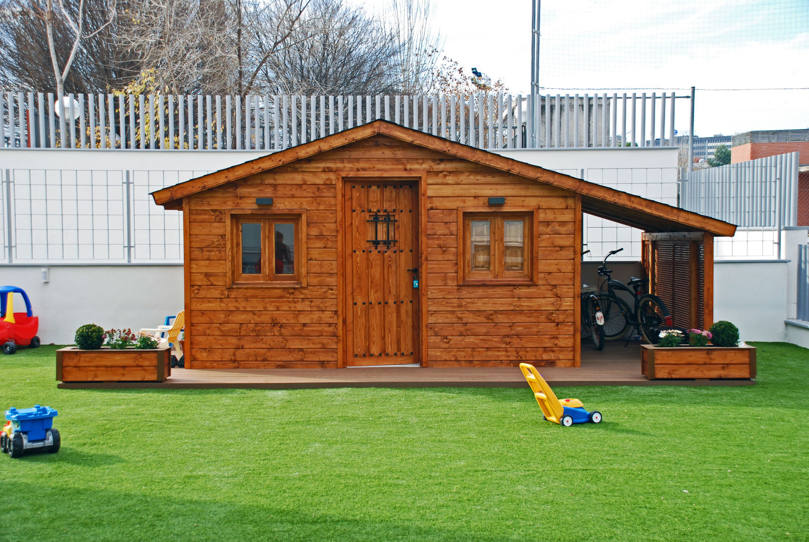 Fachada y vista general de la casita de madera Construcción de casetas de Madera en Madrid Casas de madera Madera Acabado en madera casa de madera,caseta,casita de madera,casita infantil,casa para niños,fachada,caseta de jardín