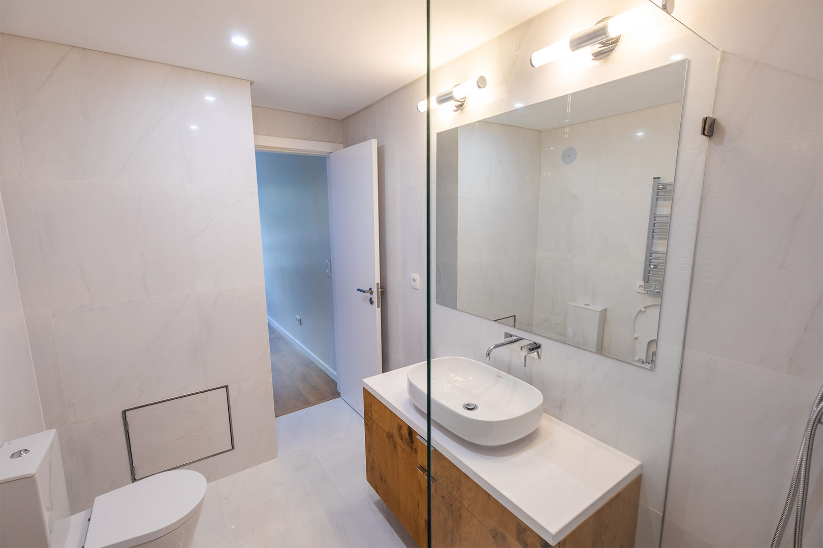 Remodelação de apartamento na Portela, Sizz Design Sizz Design Modern Bathroom
