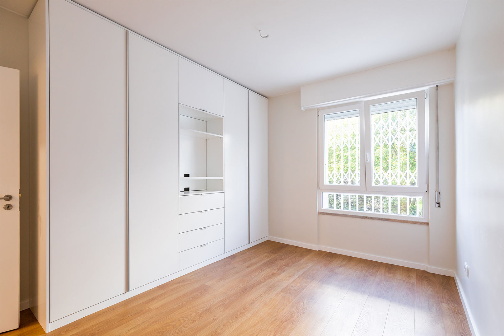 Remodelação de apartamento na Portela, Sizz Design Sizz Design Modern Bedroom