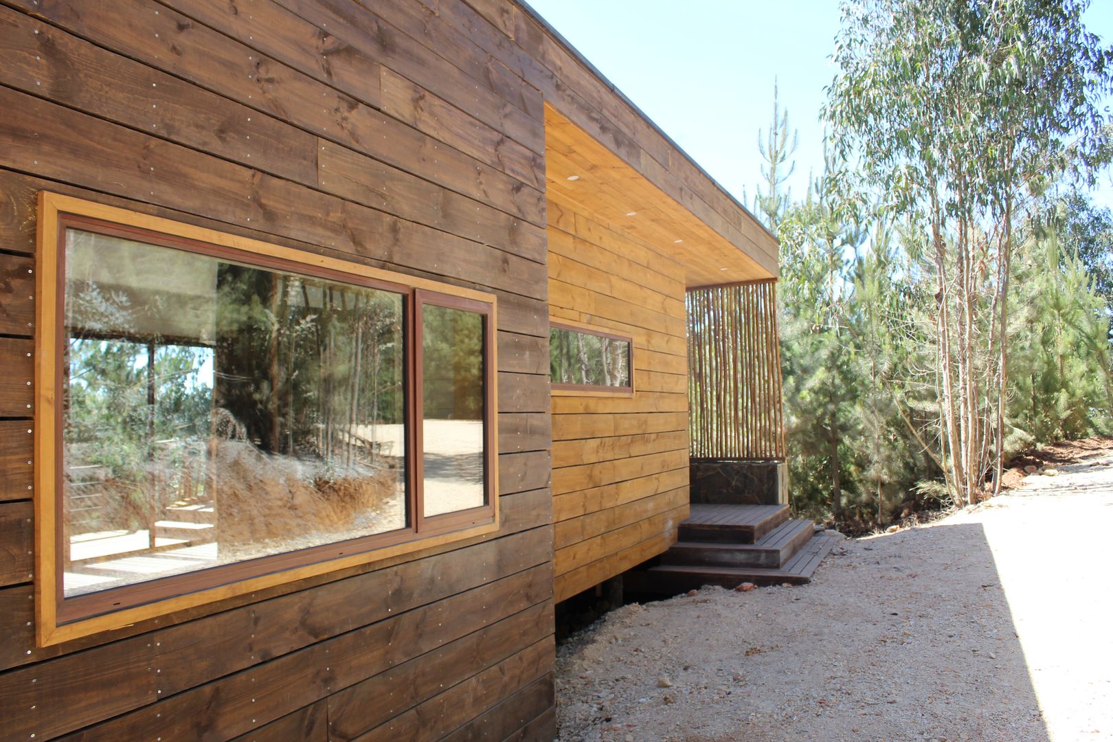 VIVIENDA EN FUNDO MILLACO, KIMCHE ARQUITECTOS KIMCHE ARQUITECTOS Wooden houses Wood Wood effect