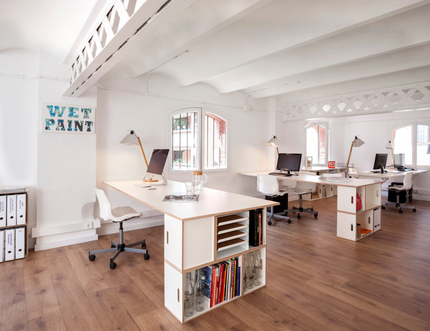 Muebles modulares BrickBox para las oficinas SmartDeco Comunica en Barcelona, BrickBox - Estanterías Modulares BrickBox - Estanterías Modulares مساحات تجارية خشب رقائقي Office spaces & stores