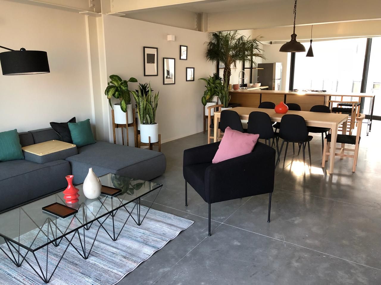 Departamento AirBnB, GAIA GAIA Salas de estilo industrial Textil Ámbar/Dorado Sofás y sillones