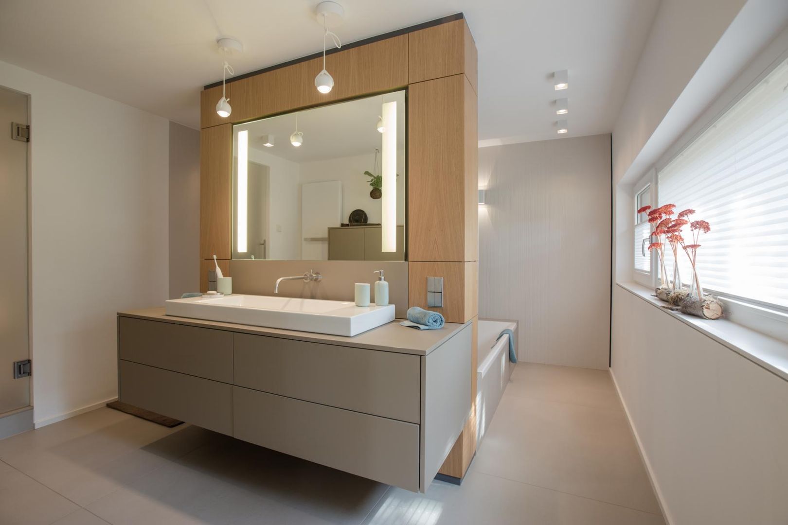 haus DSRBB, BPLUSARCHITEKTUR BPLUSARCHITEKTUR 現代浴室設計點子、靈感&圖片