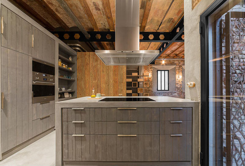 Eski Bir Atolyenin Yaşanabilir Mekana Dönüşümü, Vip Dekorasyon Vip Dekorasyon Classic style kitchen