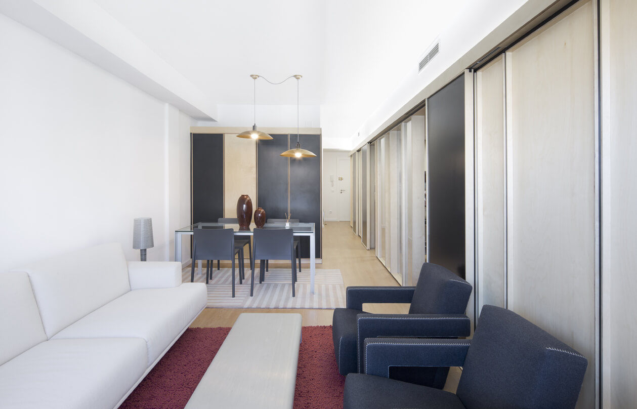 Reforma de un piso de 85m2 en Barcelona, Ofici: arquitectura Ofici: arquitectura Living room