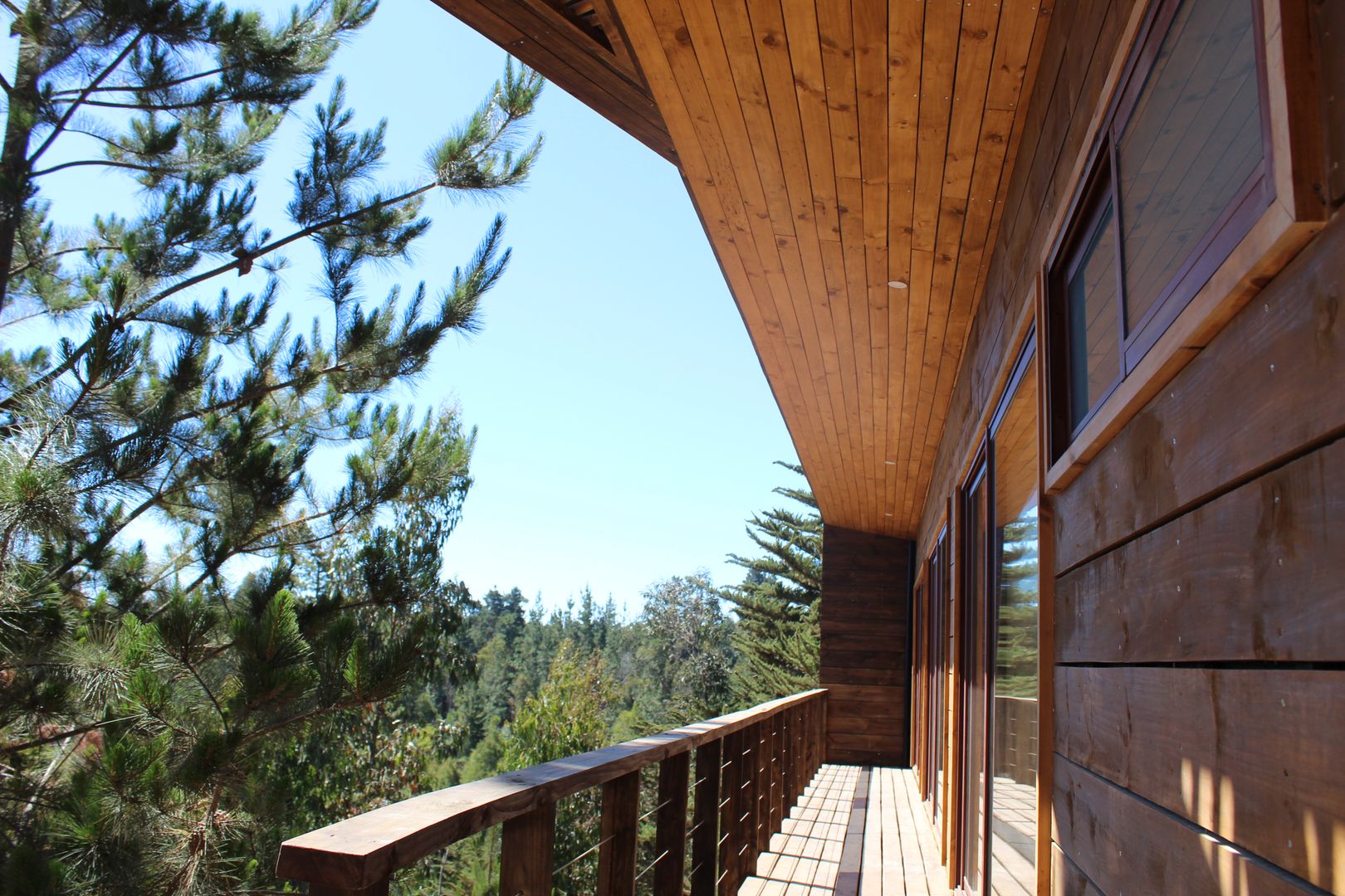 VIVIENDA EN FUNDO MILLACO, KIMCHE ARQUITECTOS KIMCHE ARQUITECTOS Wooden houses لکڑی Wood effect