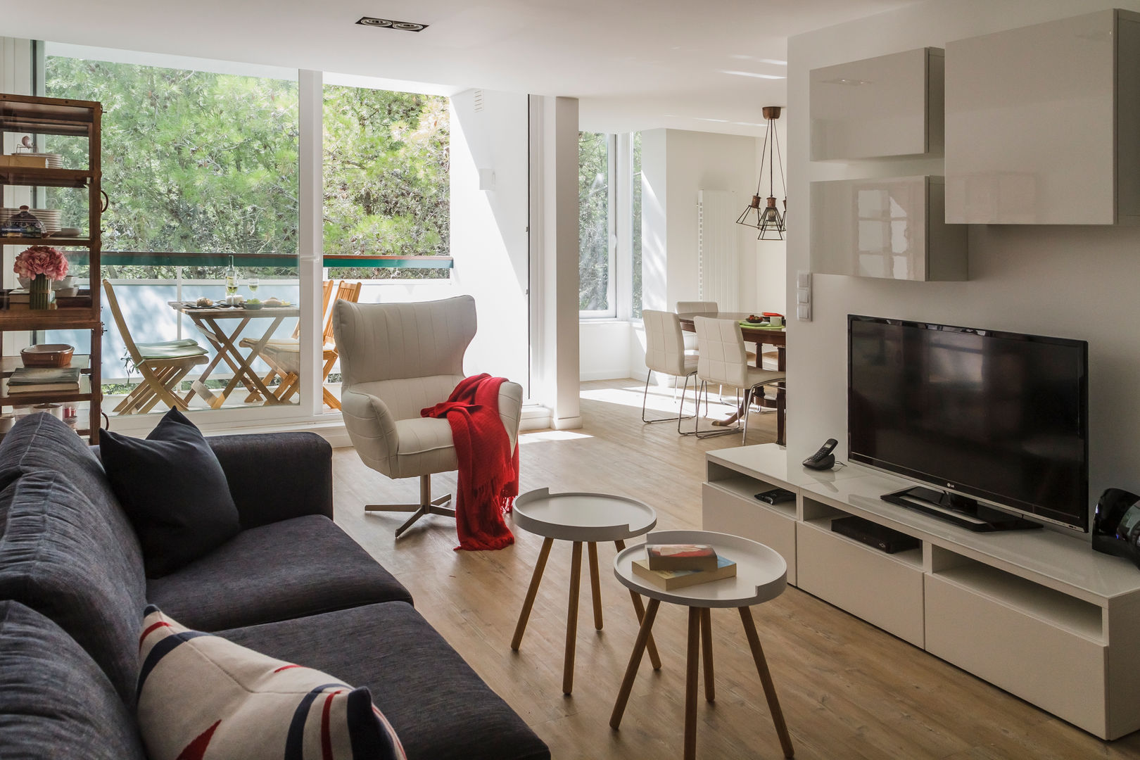 Remodelação total de apartamento em Cascais, ARQ1to1 - Arquitectura, Interiores e Decoração ARQ1to1 - Arquitectura, Interiores e Decoração Modern living room