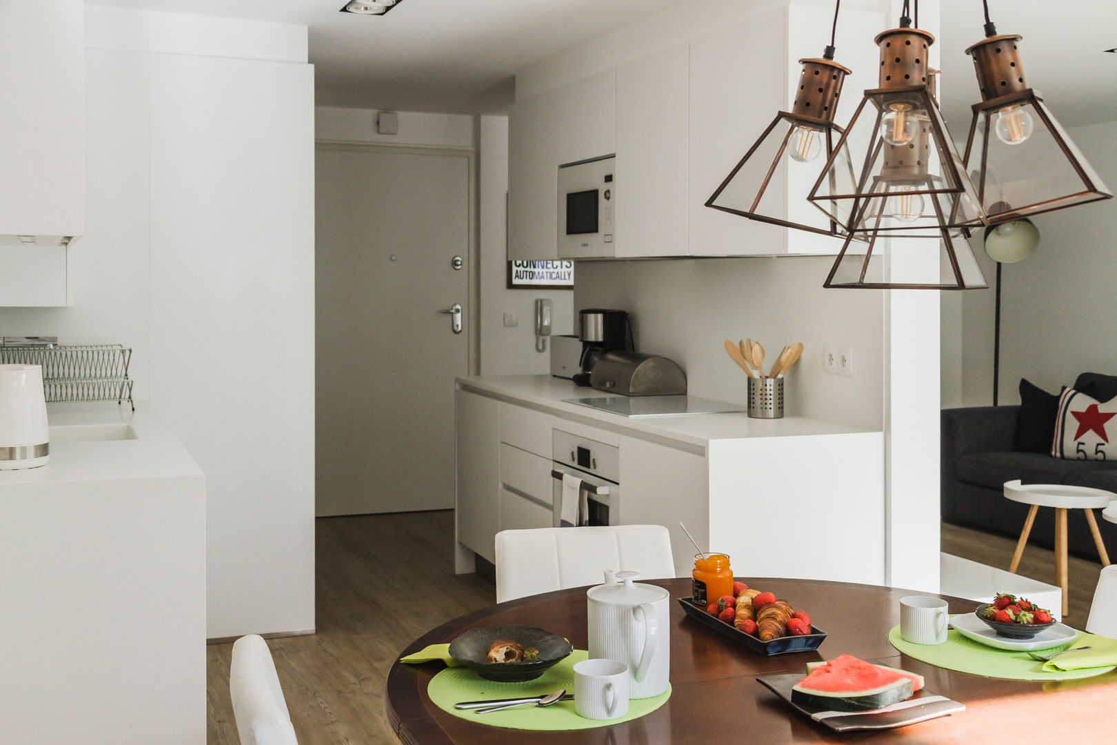 Remodelação total de apartamento em Cascais, ARQ1to1 - Arquitectura, Interiores e Decoração ARQ1to1 - Arquitectura, Interiores e Decoração Phòng ăn phong cách hiện đại