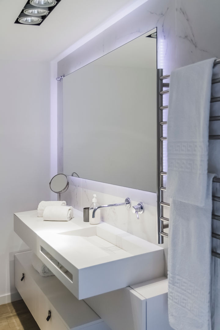 Remodelação total de apartamento em Cascais, ARQ1to1 - Arquitectura, Interiores e Decoração ARQ1to1 - Arquitectura, Interiores e Decoração Modern bathroom