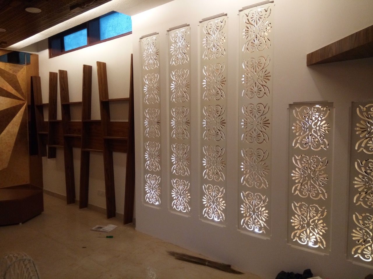 WALL CONCEPT IN CNC CUTTING SHUFFLE DESIZN Classic style corridor, hallway and stairs