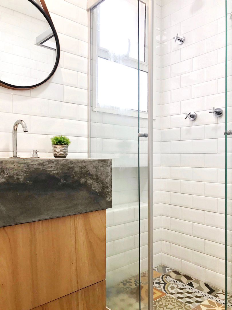 homify Industrial style bathrooms Tiles
