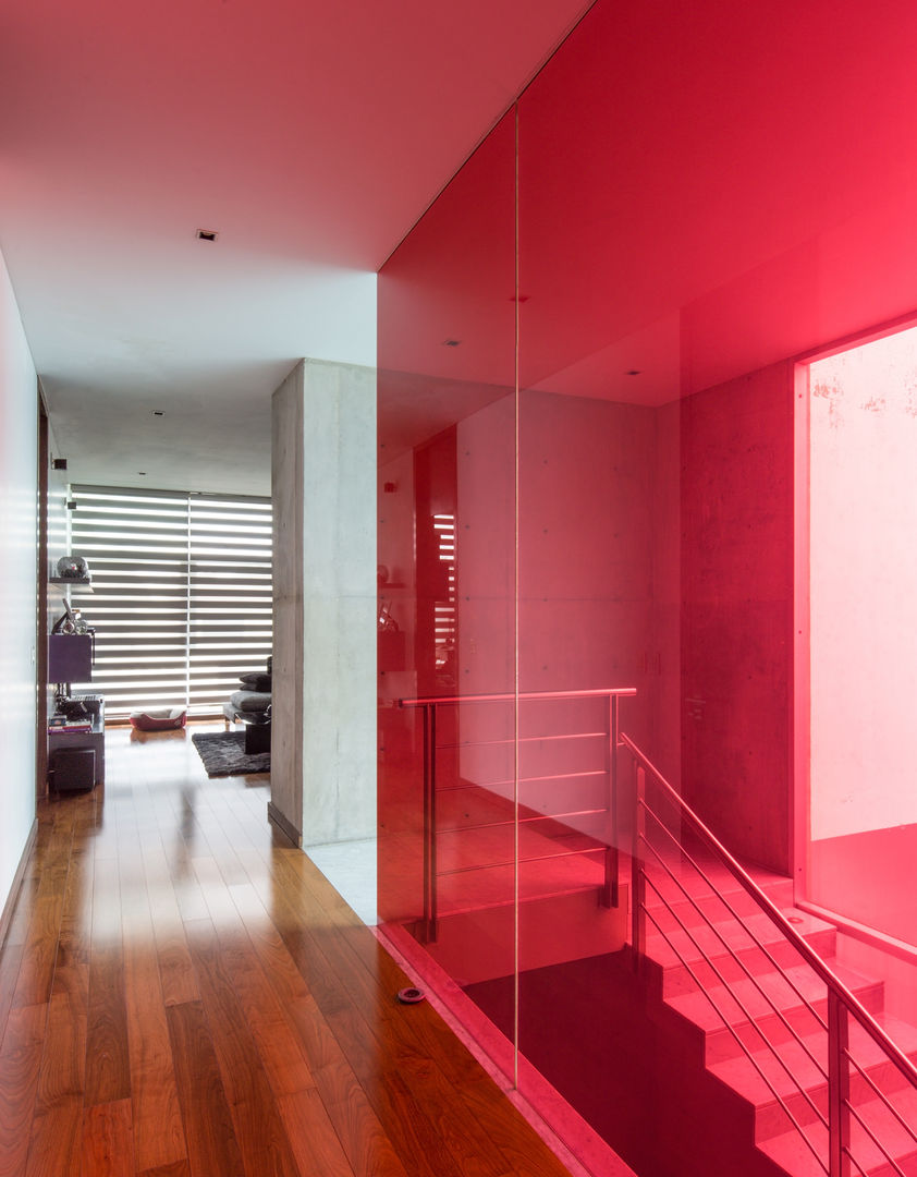 Casa Moderna en San Luis Potosí, TaAG Arquitectura TaAG Arquitectura Modern Corridor, Hallway and Staircase