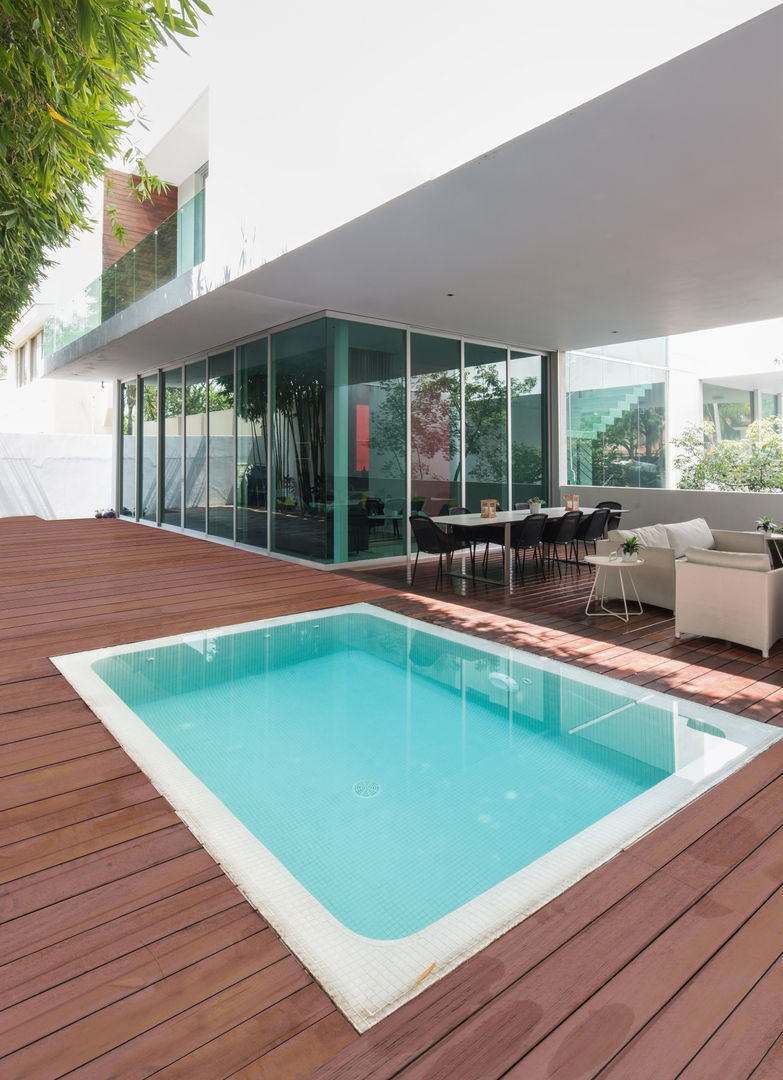 Casa Moderna en San Luis Potosí, TaAG Arquitectura TaAG Arquitectura Piscinas de jardín