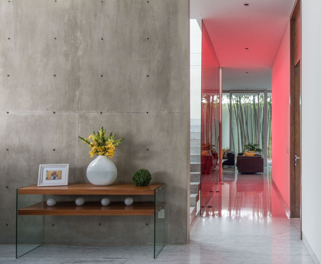 Casa Moderna en San Luis Potosí, TaAG Arquitectura TaAG Arquitectura Modern Corridor, Hallway and Staircase