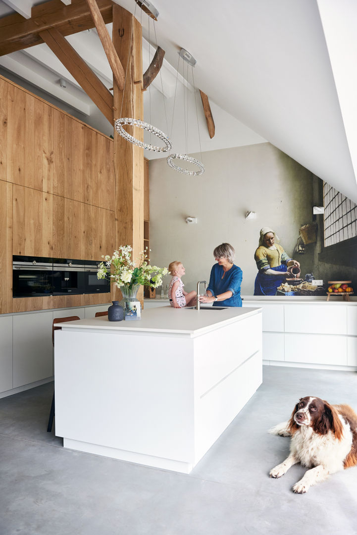 Monumentale boerderij in sprookjesachtig Havelte, Studio Woonforum Studio Woonforum Built-in kitchens