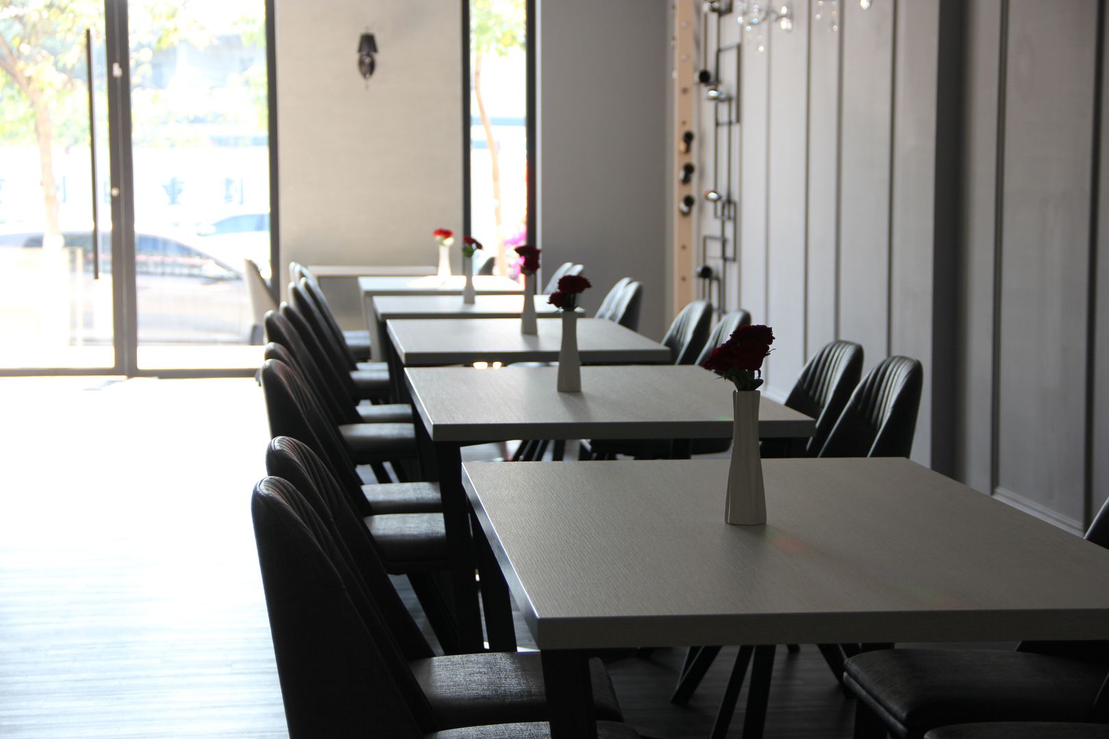 REVIVRE 法式餐廳, 木博士團隊/動念室內設計制作 木博士團隊/動念室內設計制作 Ruang Makan Klasik Tables