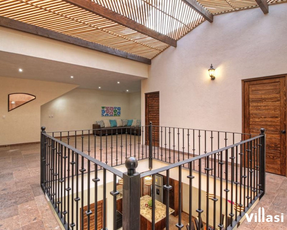 Casa Cantera en San Miguel de Allende, VillaSi Construcciones VillaSi Construcciones Rustic style corridor, hallway & stairs