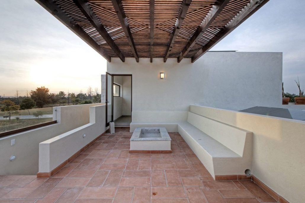 Casa Onix en San Miguel de Allende, VillaSi Construcciones VillaSi Construcciones モダンデザインの テラス