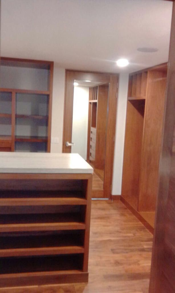 MDF ENCHAPADOS La ChaPa Vestidores modernos Madera Acabado en madera MDF ECNHAPADO