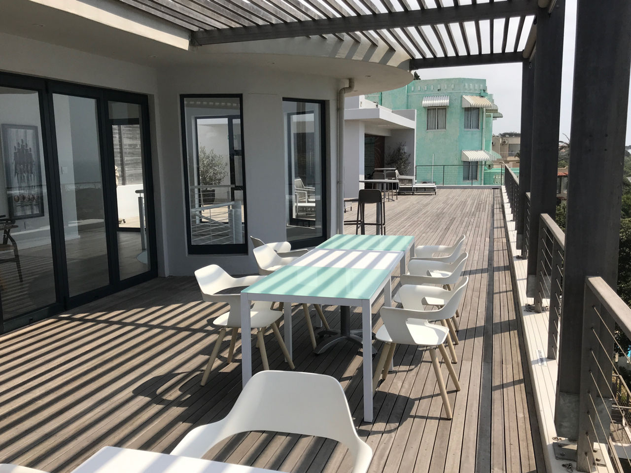 Ocean Vista Guest House, John Smillie Architects John Smillie Architects Modern Balkon, Veranda & Teras