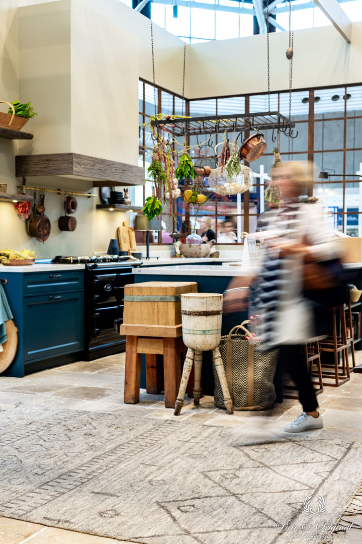 Landelijk interieur met blauw en groen tinten, Pure & Original Pure & Original Cocinas de estilo rural