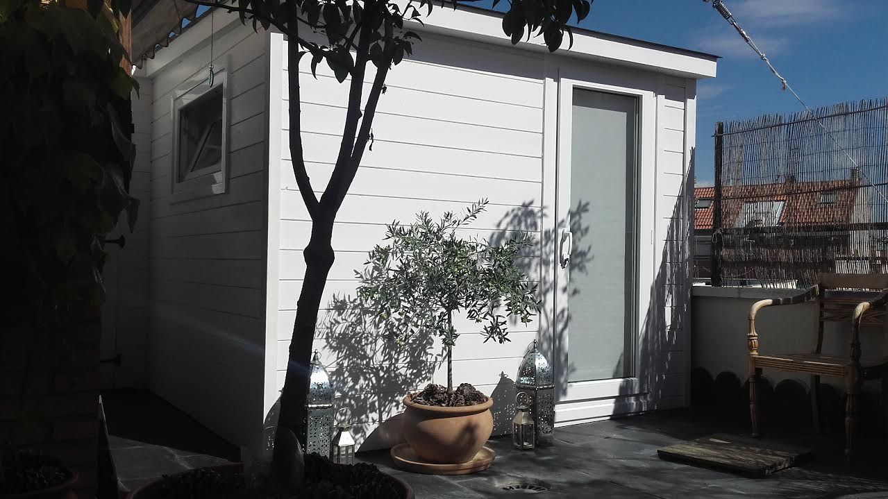 Caseta de madera como gabinete de terapia., Construcción de casetas de Madera en Madrid Construcción de casetas de Madera en Madrid Casas de madera Madera Acabado en madera casa de madera,madera blanca,sala polivalente,caseta,casa habitable,casita,casa de jardín