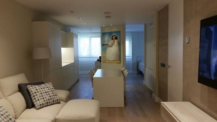 Proyecto de reforma y decoración de interiores de un piso en Jaén, Qum estudio, tienda de muebles y accesorios en Andalucía Qum estudio, tienda de muebles y accesorios en Andalucía Living room