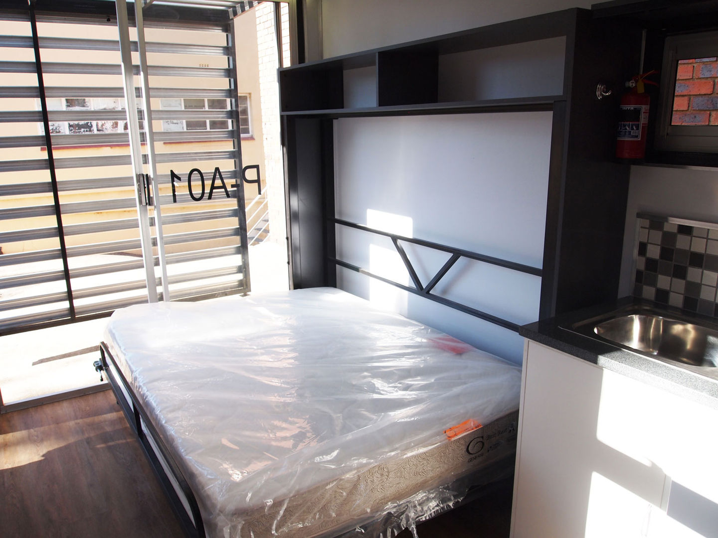 6m x 2.4m Container House, A4AC Architects A4AC Architects Camera da letto moderna Legno Effetto legno