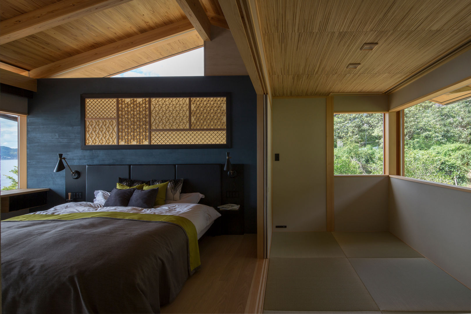 田浦の週末住宅, RON DESIGN RON DESIGN Bedroom سندھ