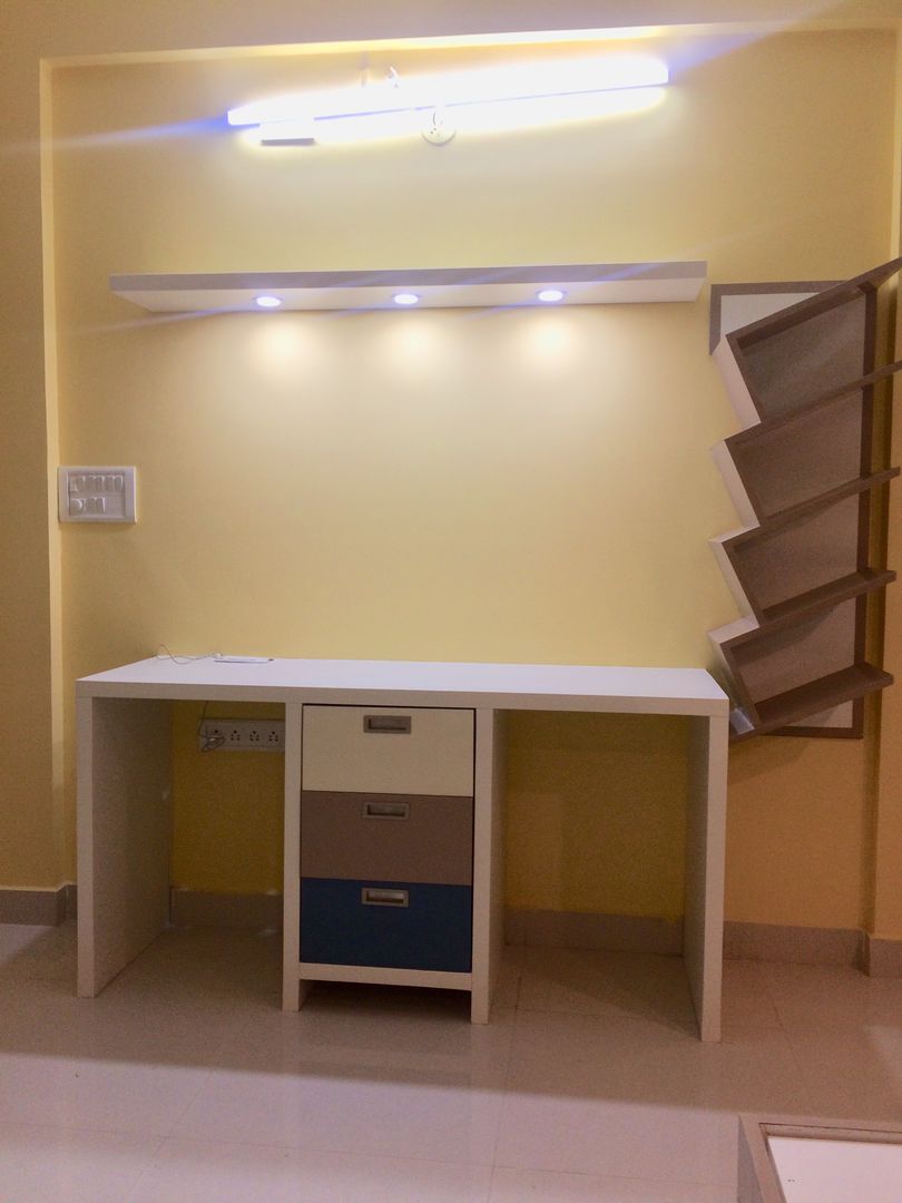 Mrs.Alifiya's Residence, Mahaveer Reviera, J.P.Nagar, Bangalore, Design Space Design Space Phòng học/văn phòng phong cách hiện đại Desks