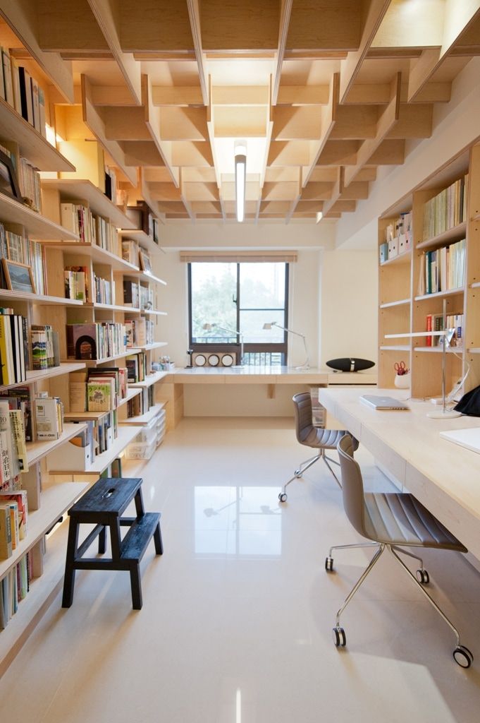 大量的書架讓收納不成問題 直方設計有限公司 書房/辦公室