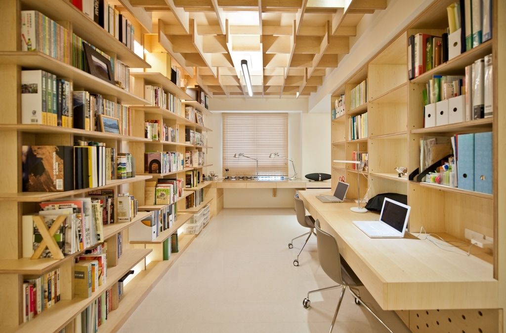 除了書桌，也特別設計了做模型的工作檯 直方設計有限公司 Study/office Storage