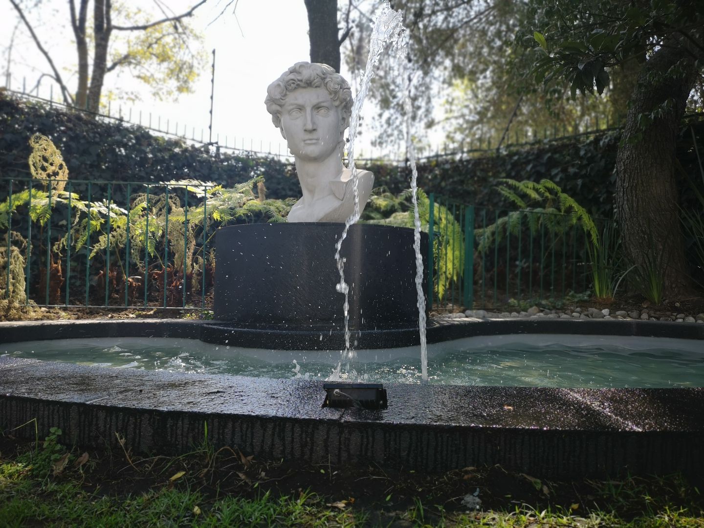 Instalación de luminarias y sistema para fuente doblev.arq Jardines de estilo clásico