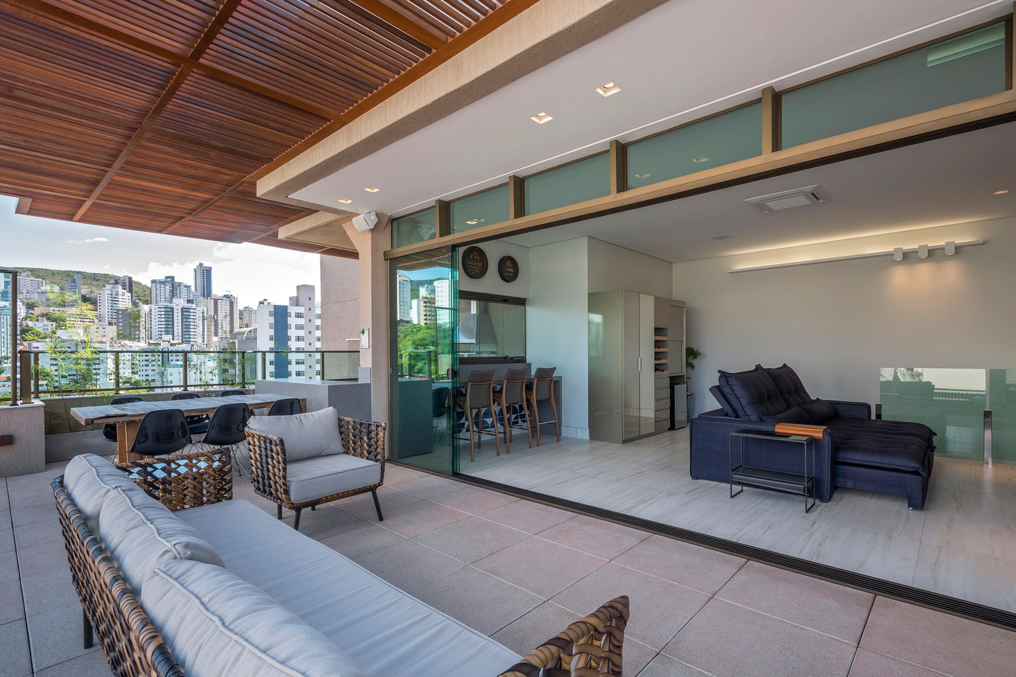 Cobertura My Decor Book Roof terrace Propriedade,Mobília,Mesa,Sofá,Design de interiores,Cadeira,Arquitetura,Conforto,Piso,Condomínio